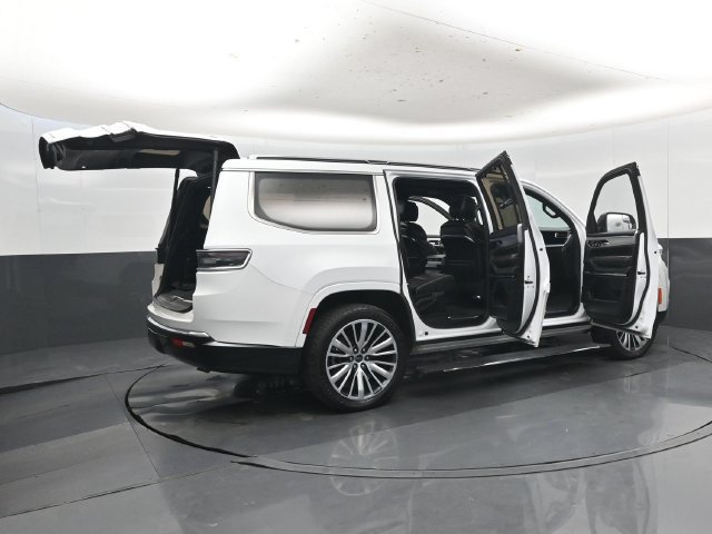 Used 2023 Jeep Grand Wagoneer Series III AWD/4WD image 58
