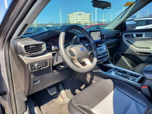 Used 2023 Ford Explorer XLT w/ Equipment Group 202A AWD/4WD image 12