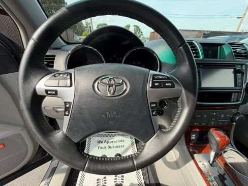 Used 2013 Toyota Highlander Limited FWD image 20