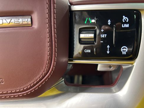 Used 2025 Land Rover Range Rover SE image 38