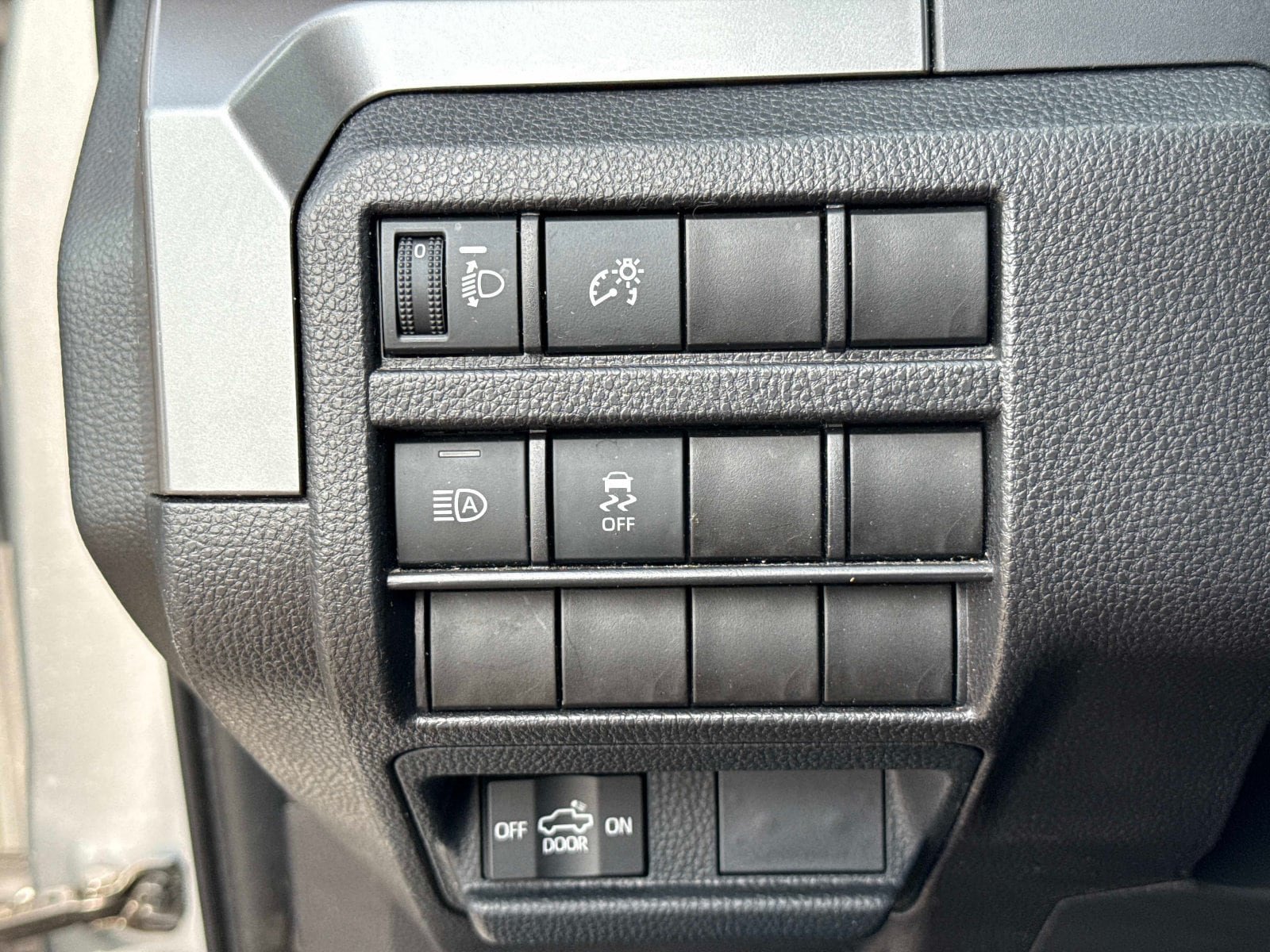 Used 2025 Toyota Tacoma SR5 RWD image 33