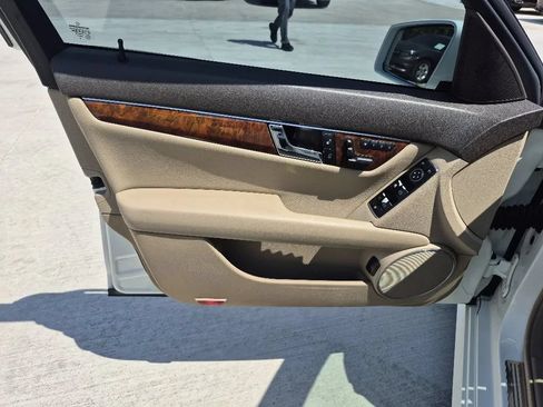 Used 2011 Mercedes-Benz C 300 4MATIC Sedan w/ Multimedia Pkg image 11
