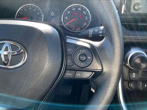 Used 2019 Toyota RAV4 LE w/ Carpet Mat Package image 20