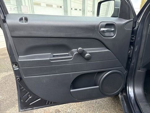 Used 2014 Jeep Patriot Sport image 22