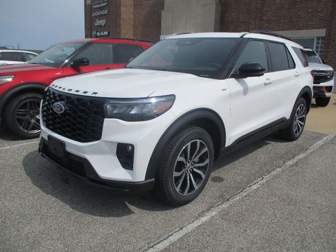 New 2026 Ford Explorer ST-Line AWD/4WD image 3