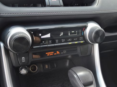 Used 2020 Toyota RAV4 LE image 23