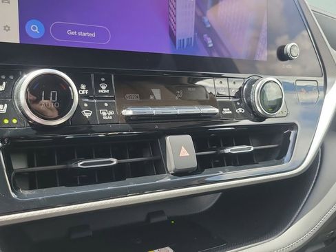 Used 2023 Toyota Highlander Platinum FWD image 18