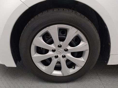 Used 2021 Toyota Corolla LE FWD image 31