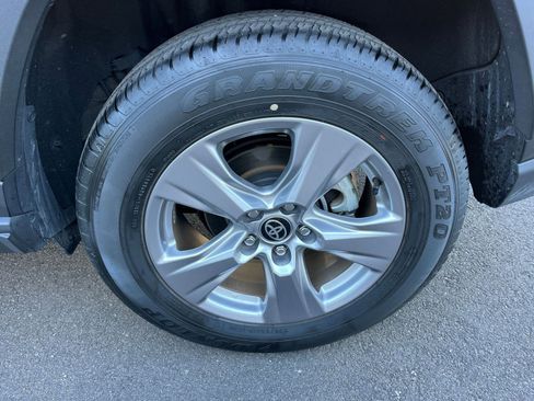 Used 2025 Toyota RAV4 XLE image 31