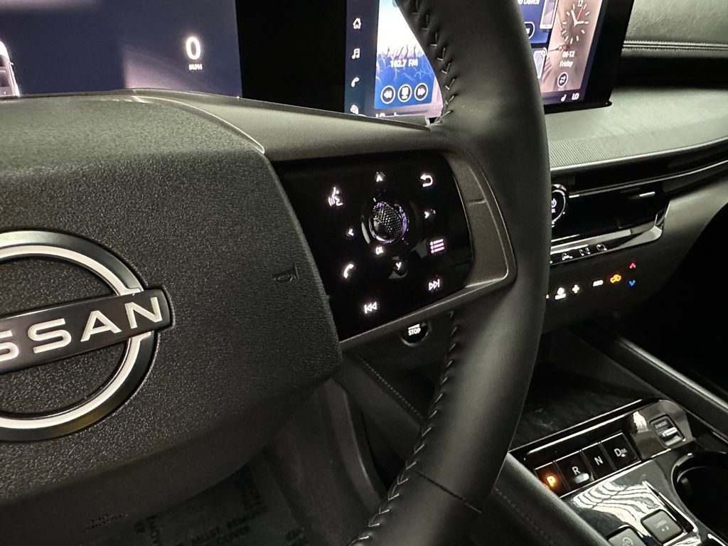 Used 2025 Nissan Murano SV AWD/4WD image 16