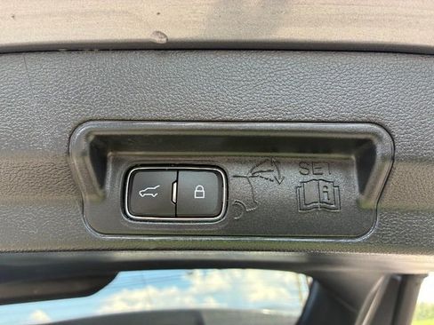 Used 2022 Ford Explorer XLT w/ Equipment Group 202A AWD/4WD image 33