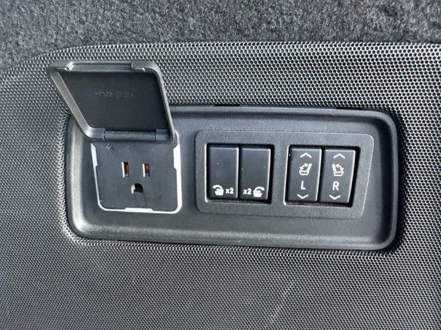 Used 2022 Cadillac Escalade Luxury RWD image 13