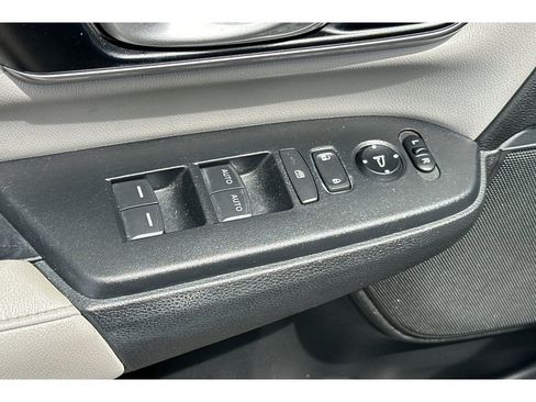Used 2022 Honda CR-V Touring image 12