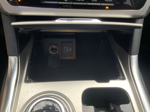 Used 2021 Ford Explorer XLT w/ Equipment Group 202A AWD/4WD image 43