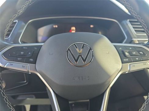 Used 2024 Volkswagen Tiguan SE FWD image 20