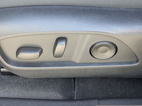 Used 2025 Chevrolet Equinox RS FWD image 19