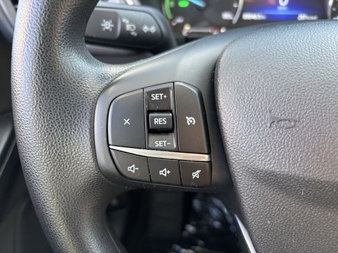 Used 2021 Ford Escape SE image 23