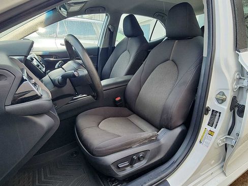 Used 2020 Toyota Camry LE image 12