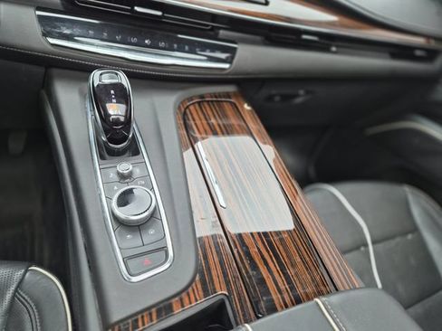 Used 2024 Cadillac Escalade Premium Luxury w/ LPO, Floor Liner Package AWD/4WD image 19
