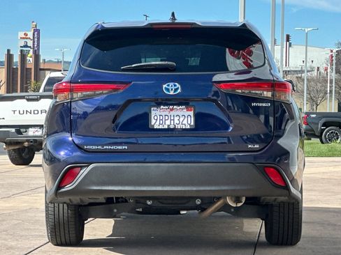 Used 2022 Toyota Highlander XLE image 6