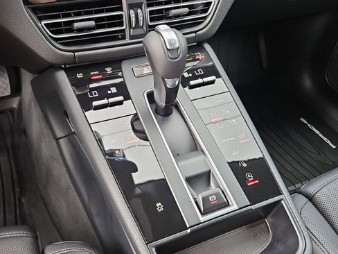 Certified 2026 Porsche Macan AWD/4WD image 21