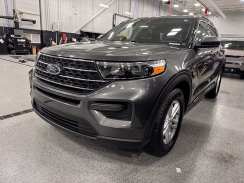 Used 2020 Ford Explorer XLT image 30