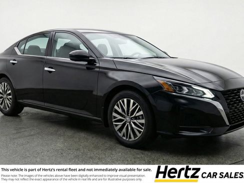 Used 2025 Nissan Altima 2.5 SV image 1