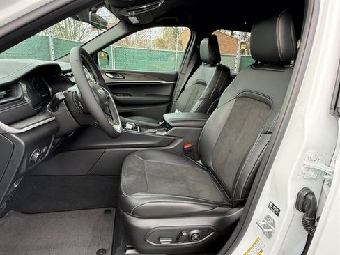 New 2026 Jeep Grand Cherokee Altitude AWD/4WD image 12