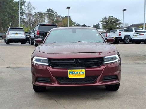 Used 2017 Dodge Charger SXT image 2