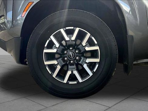 Certified 2024 Nissan Frontier SL RWD image 11