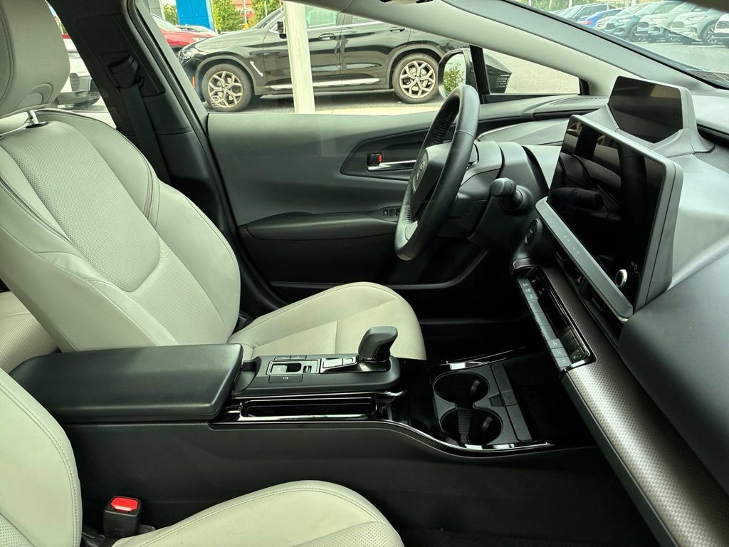 Used 2024 Toyota Prius XLE FWD image 21