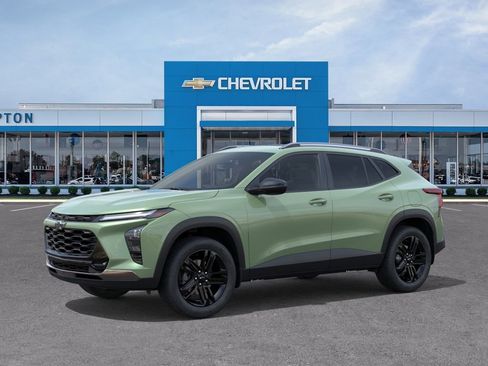 New 2026 Chevrolet Trax ACTIV w/ Sunroof Package FWD image 2