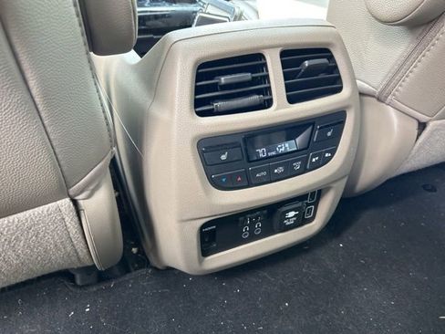 Used 2021 Honda Pilot Touring image 11