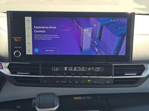 Used 2026 Toyota Sienna XLE FWD image 27