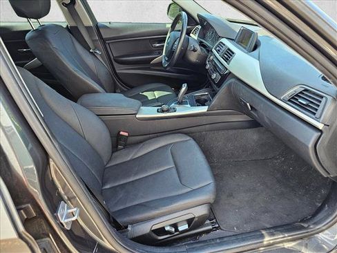 Used 2017 BMW 320i Sedan RWD image 10