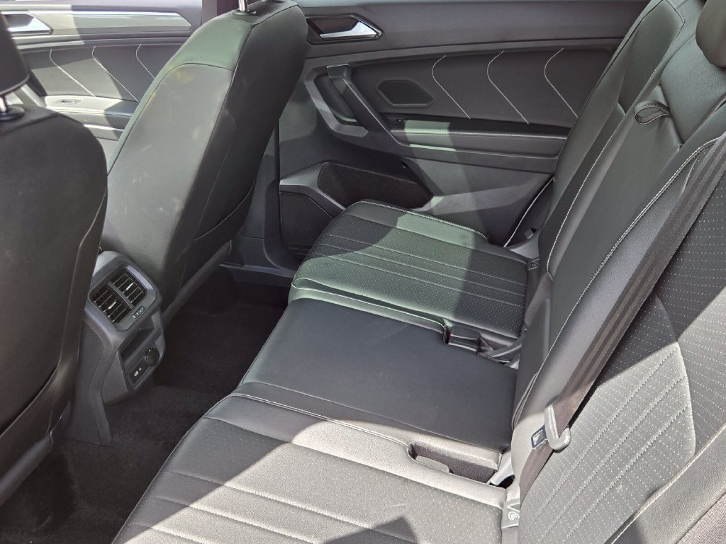 Certified 2023 Volkswagen Tiguan SE R-Line FWD image 12