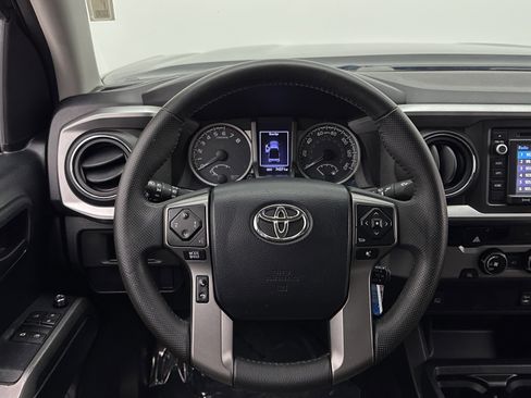 Used 2016 Toyota Tacoma SR5 RWD image 21