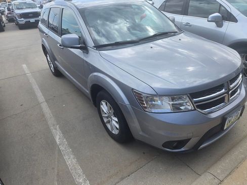Used 2016 Dodge Journey SXT w/ Comfort/Convenience Group AWD/4WD image 2