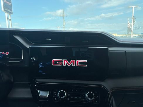 Used 2025 GMC Sierra 1500 AT4 w/ AT4 Premium Package AWD/4WD image 10