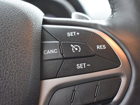 Used 2017 Jeep Grand Cherokee Altitude image 22