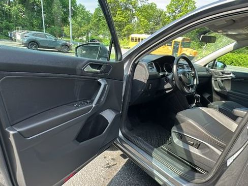 Used 2018 Volkswagen Tiguan SE w/ 3rd Row Seat Package AWD/4WD image 26