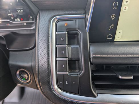Used 2023 GMC Yukon AT4 w/ Technology Package AWD/4WD image 22