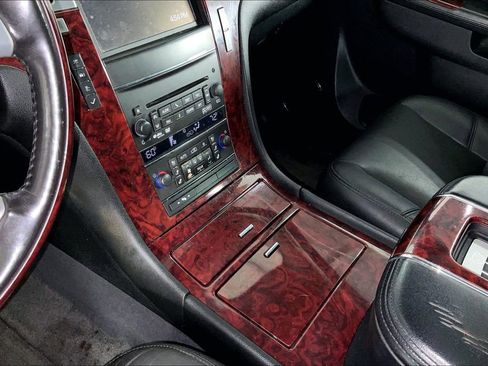 Used 2013 Cadillac Escalade Luxury image 19
