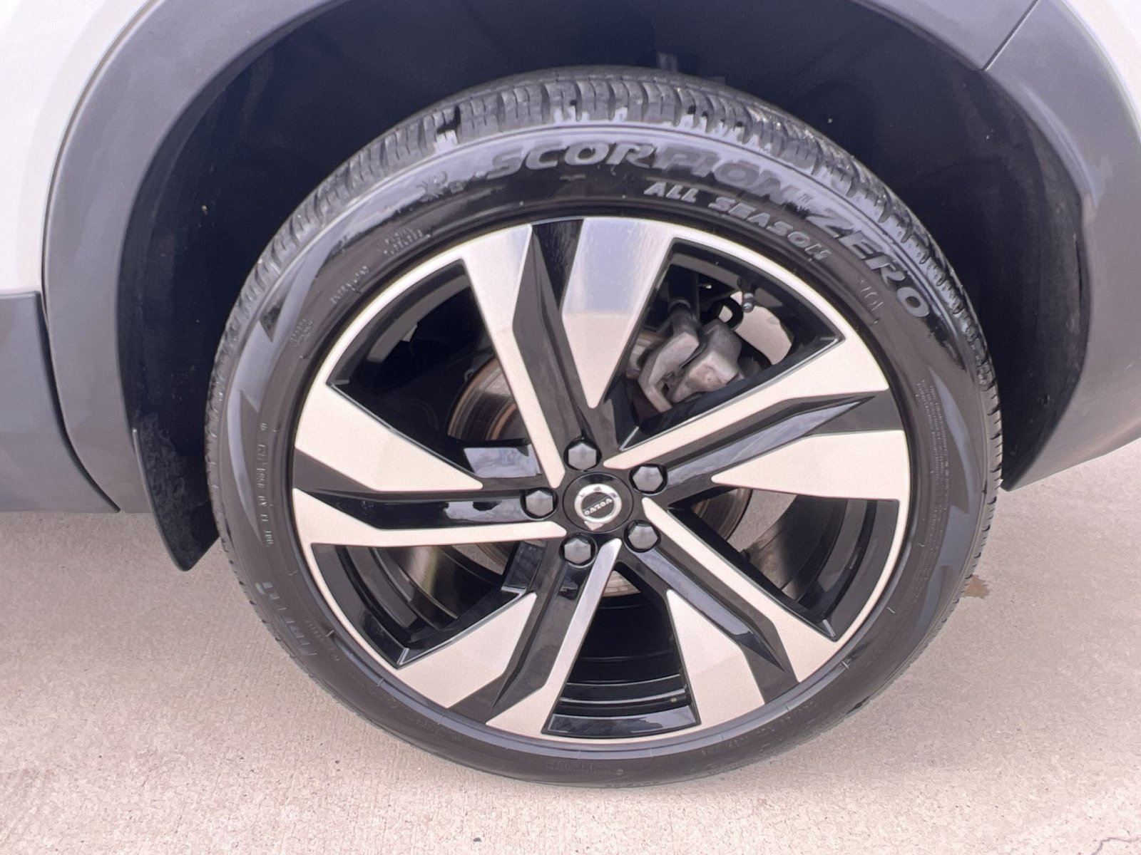 Used 2024 Volvo XC40 B5 Plus w/ Climate Package AWD/4WD image 12