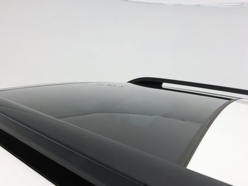 Used 2023 Land Rover Discovery HSE R-Dynamic image 7