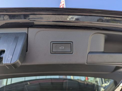 Certified 2024 Volkswagen Atlas SE FWD image 10
