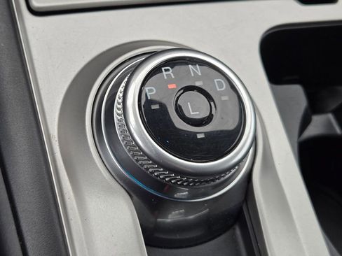 Used 2024 Ford Explorer XLT image 32