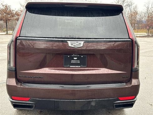 Used 2023 Cadillac Escalade Sport Platinum w/ LPO, ONYX Package image 4