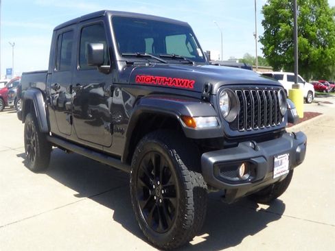 Certified 2024 Jeep Gladiator Sport AWD/4WD image 4