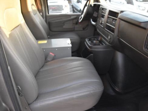 Used 2010 Chevrolet Express 2500 image 10